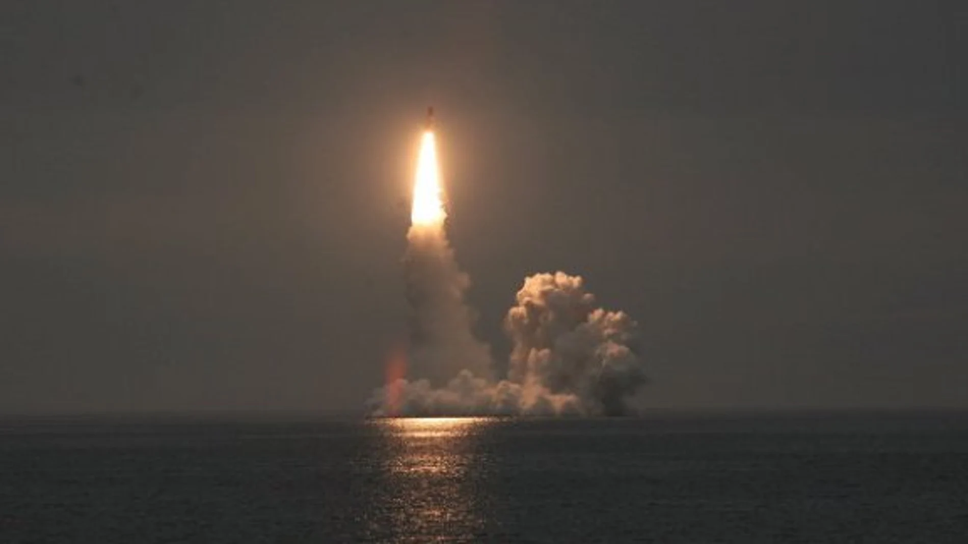 El Reino Unido ha reafirmado su compromiso con la disuasión nuclear como un pilar fundamental de su estrategia de defensa, ante un entorno internacional marcado por una escalada de tensiones y una competencia geopolítica cada vez más feroz.
