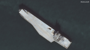 Irán ha revelado al mundo su último desarrollo naval: el "Shahid Bagheri", un portaaviones capaz de operar en su totalidad con drones. Este fue avistado en el Golfo Persico, en el puerto de Bandar Abbas.